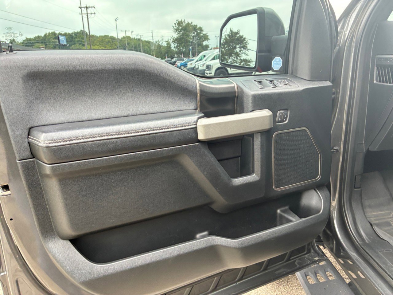 Used 2019 Ford F150 Raptor w/ Equipment Group 802A Luxury AWD/4WD image 10