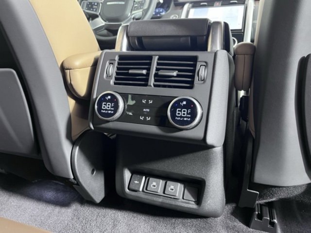 New 2025 Land Rover Discovery Dynamic SE image 25