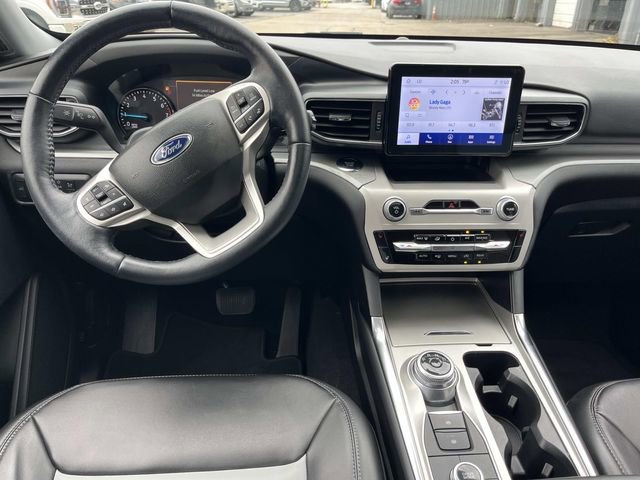 Certified 2022 Ford Explorer XLT w/ Equipment Group 202A image 15