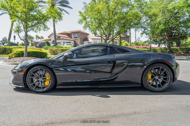 Used 2018 McLaren 570S Spider image 18