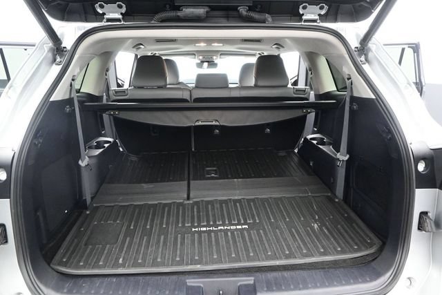 Used 2021 Toyota Highlander Limited FWD image 13