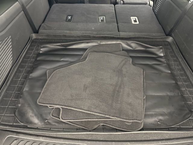 Used 2021 GMC Yukon XL SLT w/ SLT Premium Package image 29