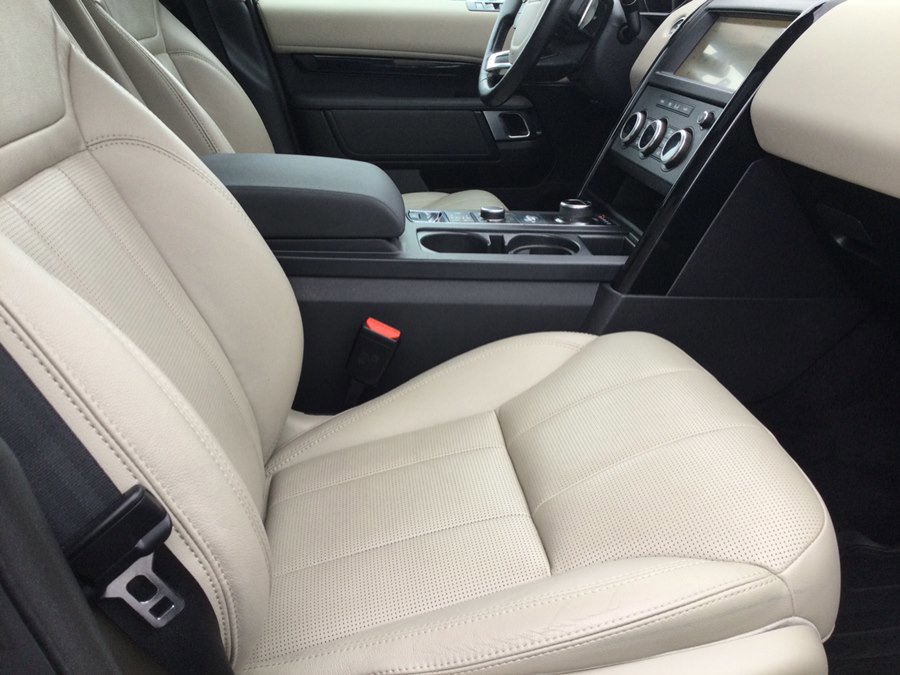 Used 2018 Land Rover Discovery SE image 14