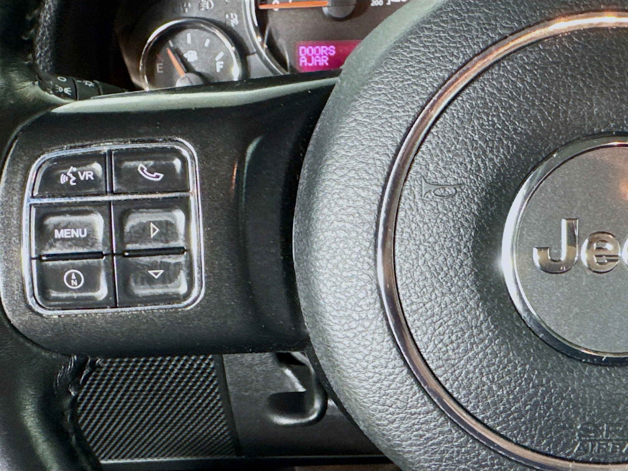 Used 2018 Jeep Wrangler Unlimited Rubicon w/ Connectivity Group image 13