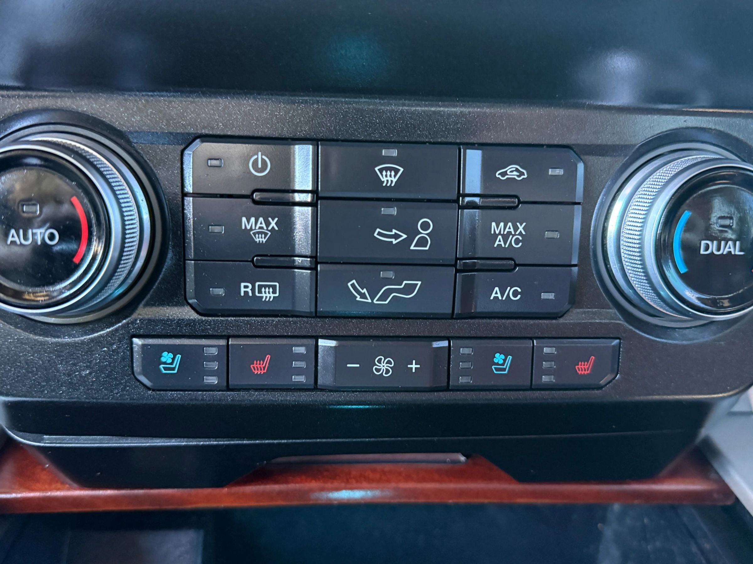 Used 2020 Ford F150 King Ranch w/ Equipment Group 601A Luxury AWD/4WD image 32
