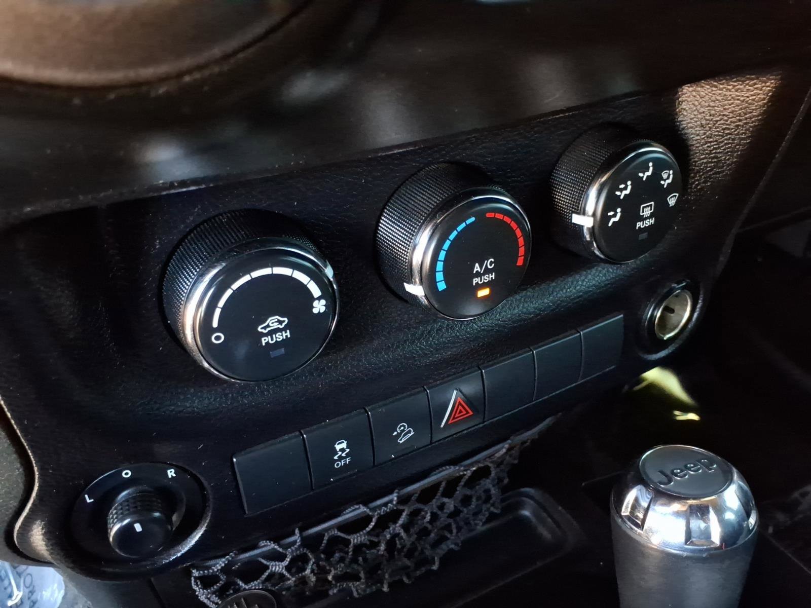 Used 2018 Jeep Wrangler Unlimited Sport S AWD/4WD image 28