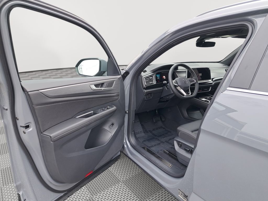 New 2025 Volkswagen Atlas Cross Sport SE image 11