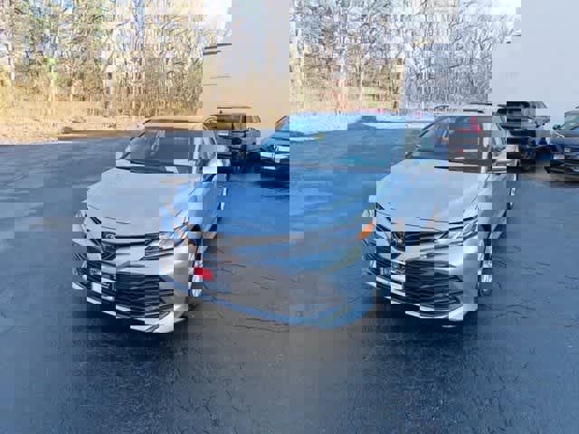 Used 2020 Toyota Camry LE image 1