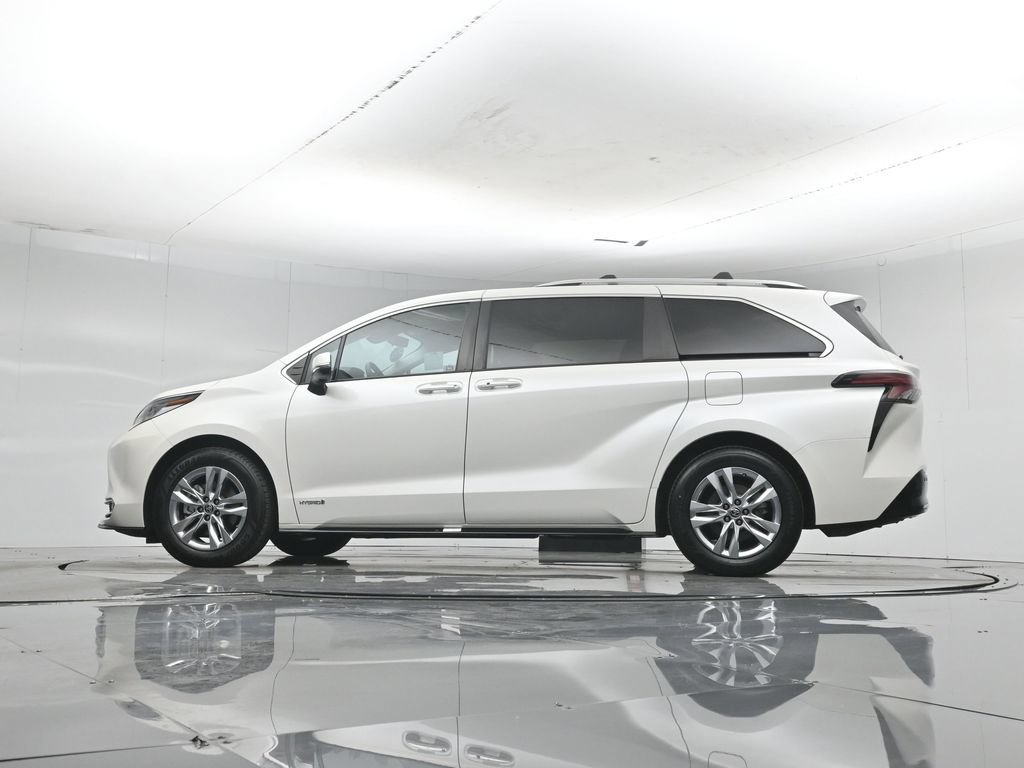 Used 2021 Toyota Sienna Limited FWD image 55