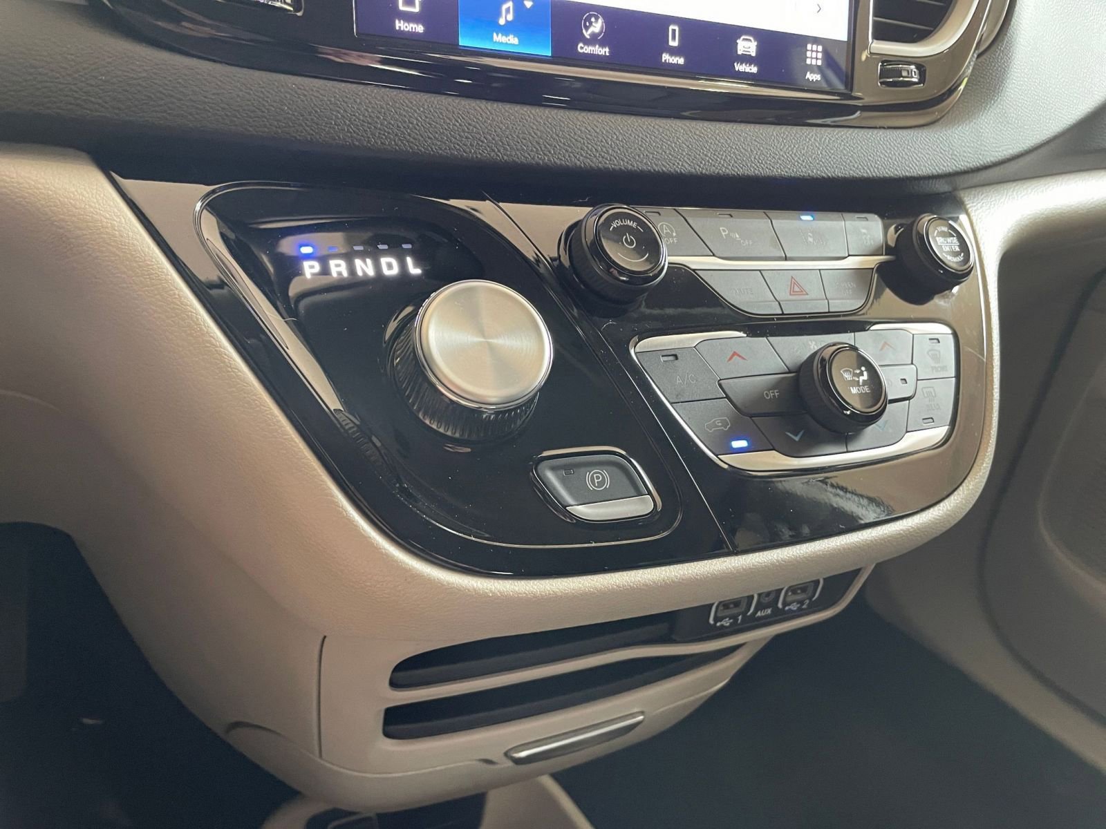 Used 2024 Chrysler Pacifica Touring-L image 44