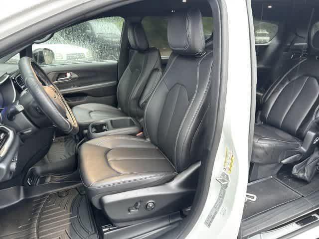 Used 2026 Chrysler Pacifica Select FWD image 14