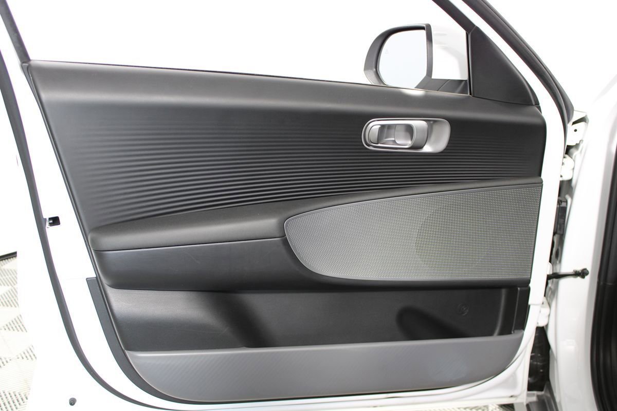 Used 2024 Hyundai Ioniq 6 SE RWD image 5