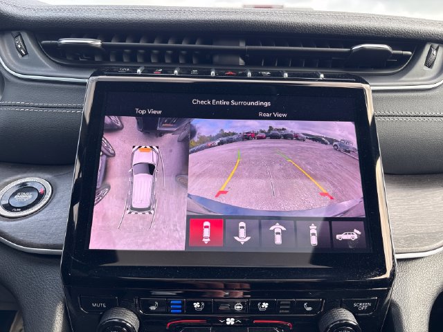 Used 2025 Jeep Grand Cherokee L Limited w/ Luxury Tech Group II AWD/4WD image 17