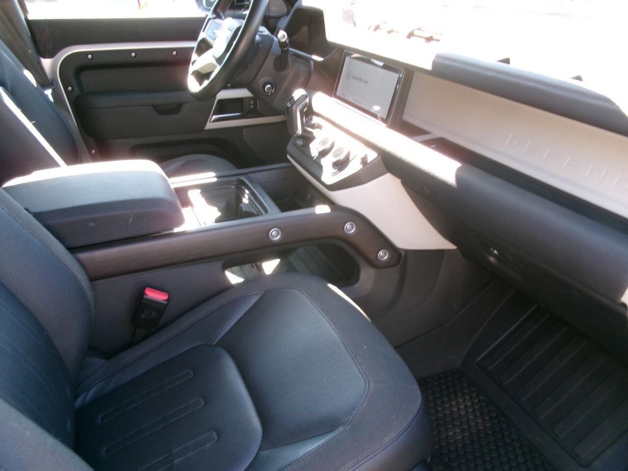 Used 2020 Land Rover Defender 110 SE image 10