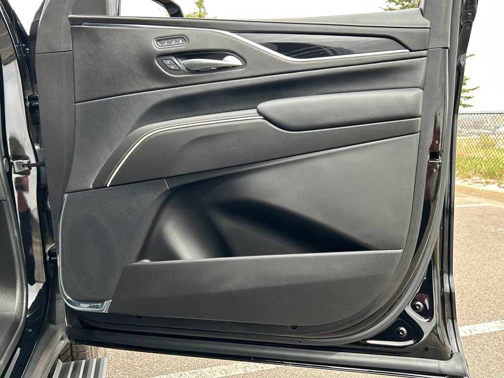 Used 2024 Cadillac Escalade Sport w/ LPO, ONYX Package image 34