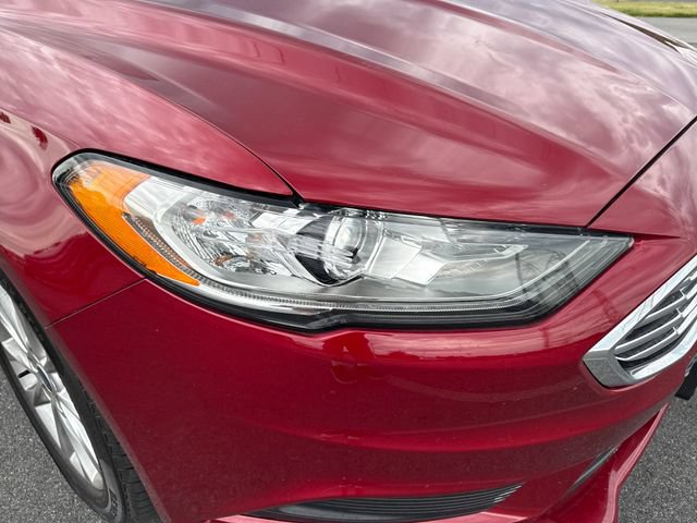 Used 2017 Ford Fusion SE w/ Fusion SE Technology Package FWD image 12