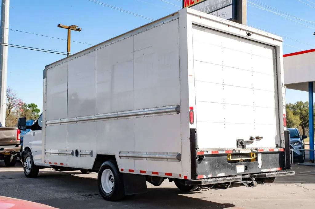 Used 2021 GMC Savana 3500 Extended w/ Power Convenience Package RWD image 14