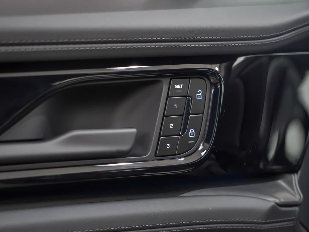 Certified 2025 Porsche Panamera 4 AWD/4WD image 22