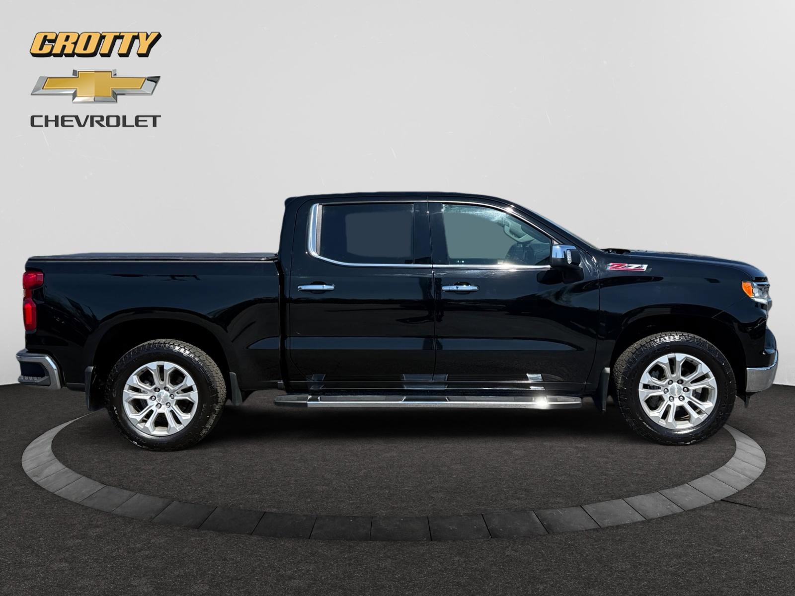 Used 2022 Chevrolet Silverado 1500 LTZ w/ LTZ Premium Package AWD/4WD image 6
