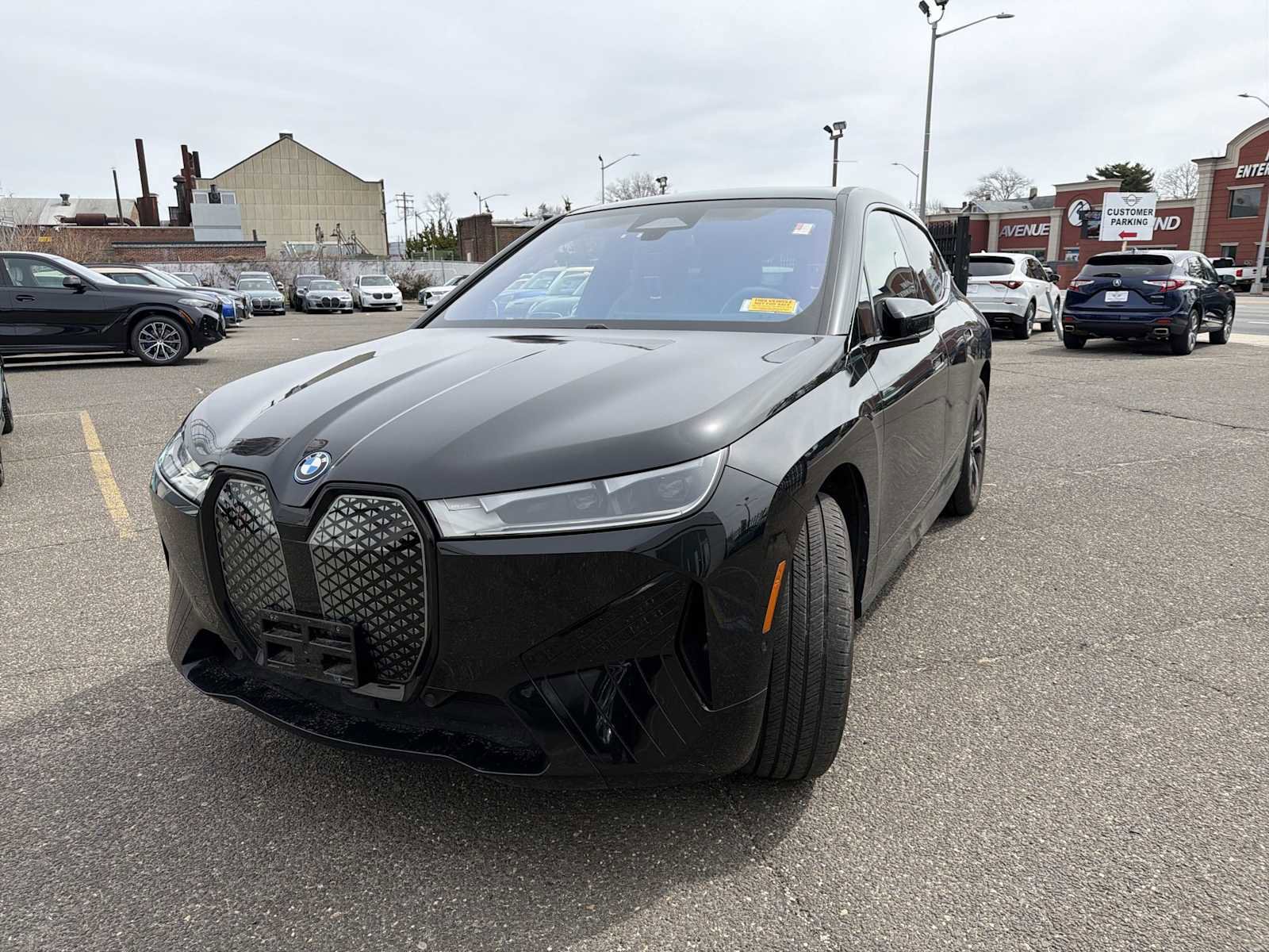 Used 2023 BMW iX xDrive50 w/ Sport Package image 3