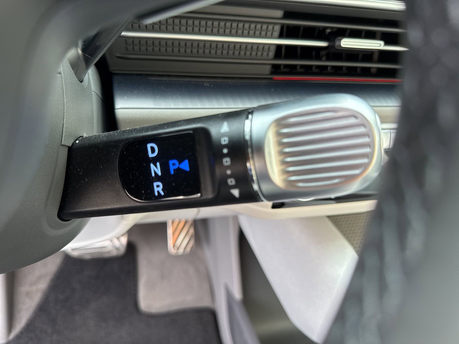 Used 2025 Hyundai Ioniq 6 Limited image 34