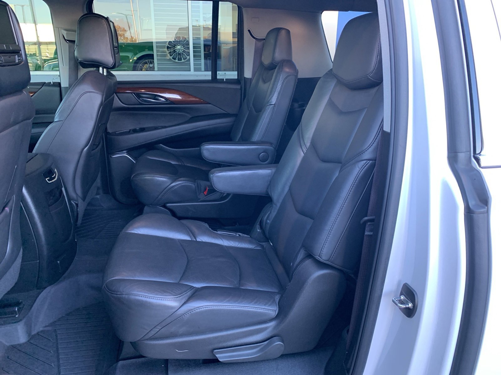 Used 2017 Cadillac Escalade ESV 4WD image 18