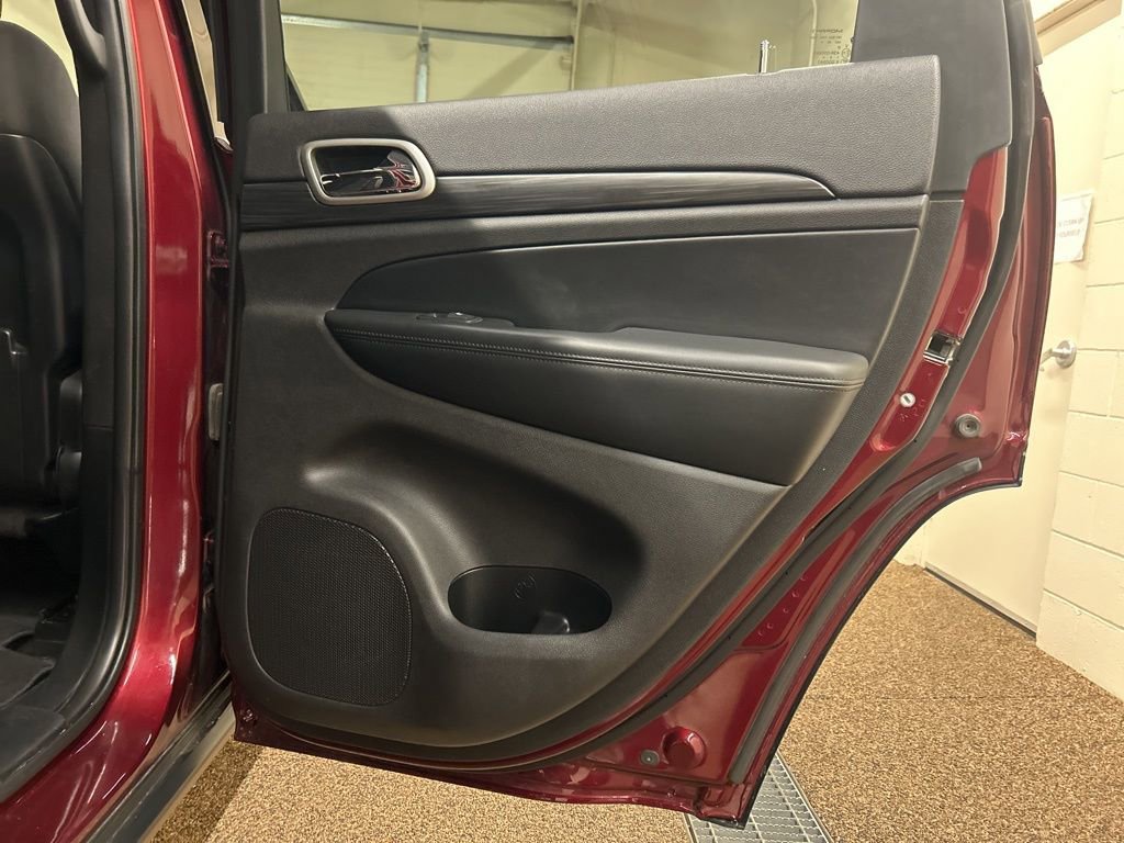 Used 2020 Jeep Grand Cherokee Laredo image 15