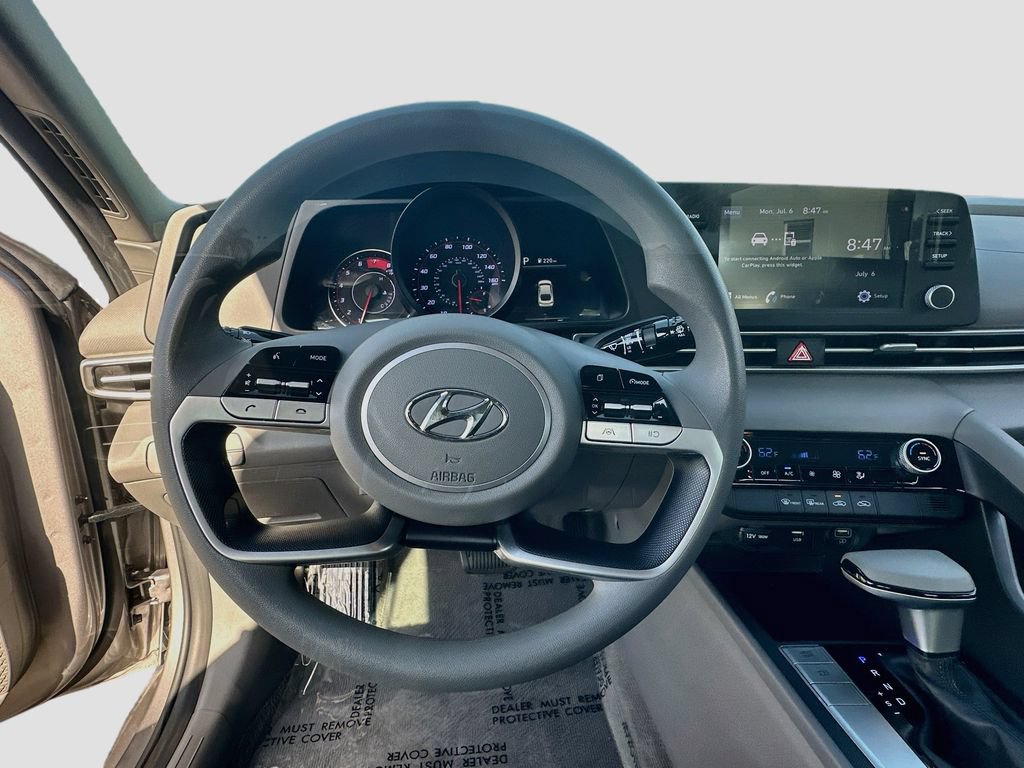 Used 2022 Hyundai Elantra SEL FWD image 11