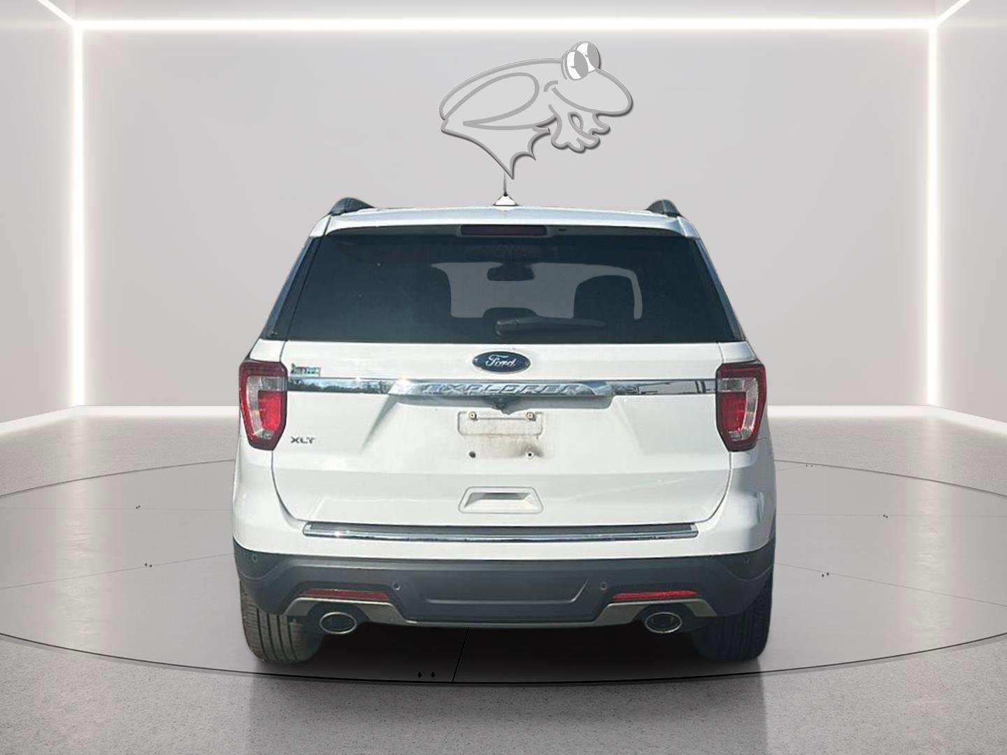 Used 2018 Ford Explorer XLT w/ Equipment Group 201A image 4