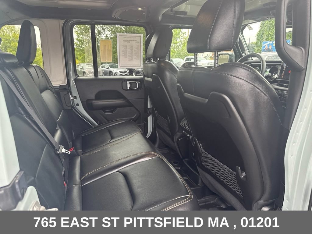 Used 2024 Jeep Wrangler Unlimited Sahara w/ Technology Group AWD/4WD image 19