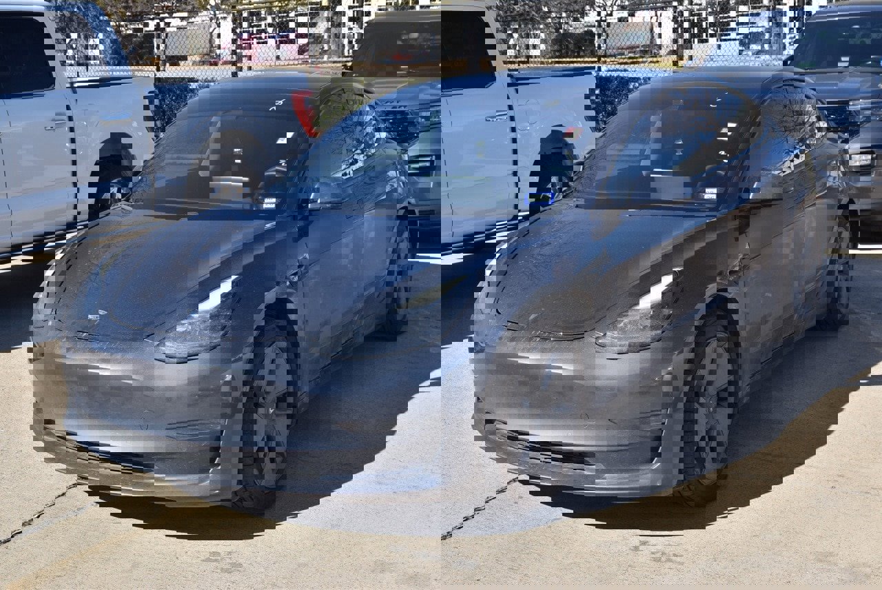 Used 2021 Tesla Model 3 Standard Range Plus image 2