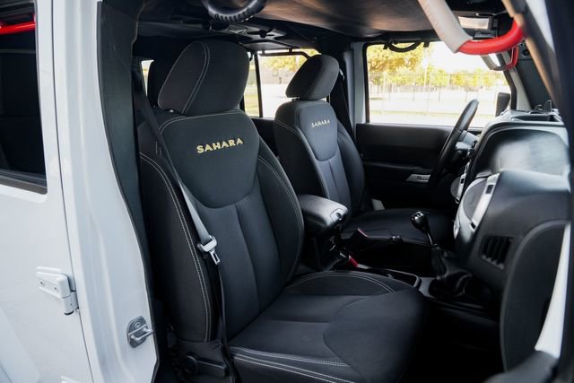 Used 2016 Jeep Wrangler Unlimited Sahara w/ Connectivity Group image 33