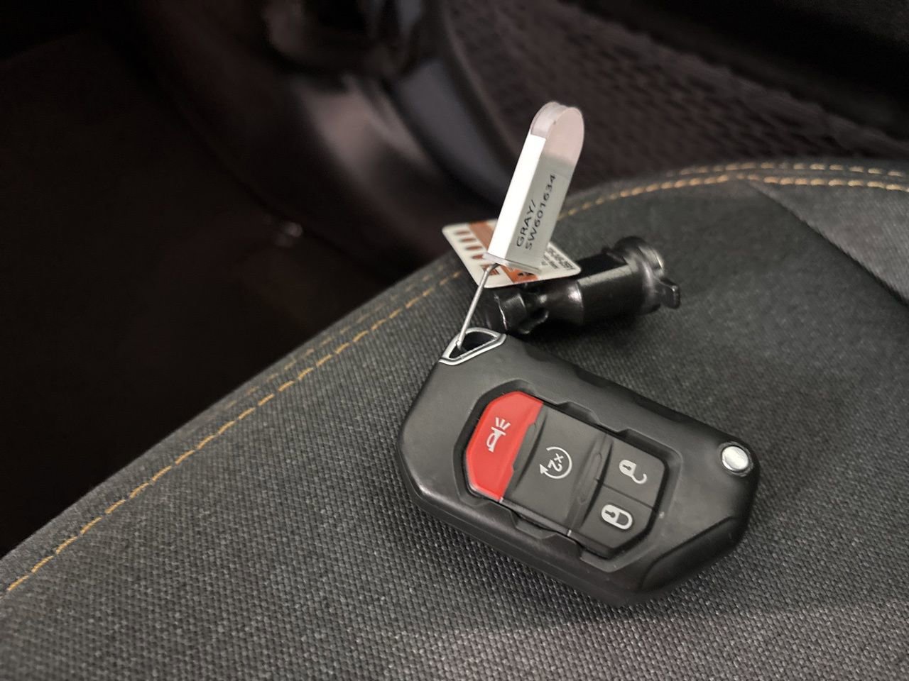 Used 2025 Jeep Wrangler Unlimited Sahara AWD/4WD image 16