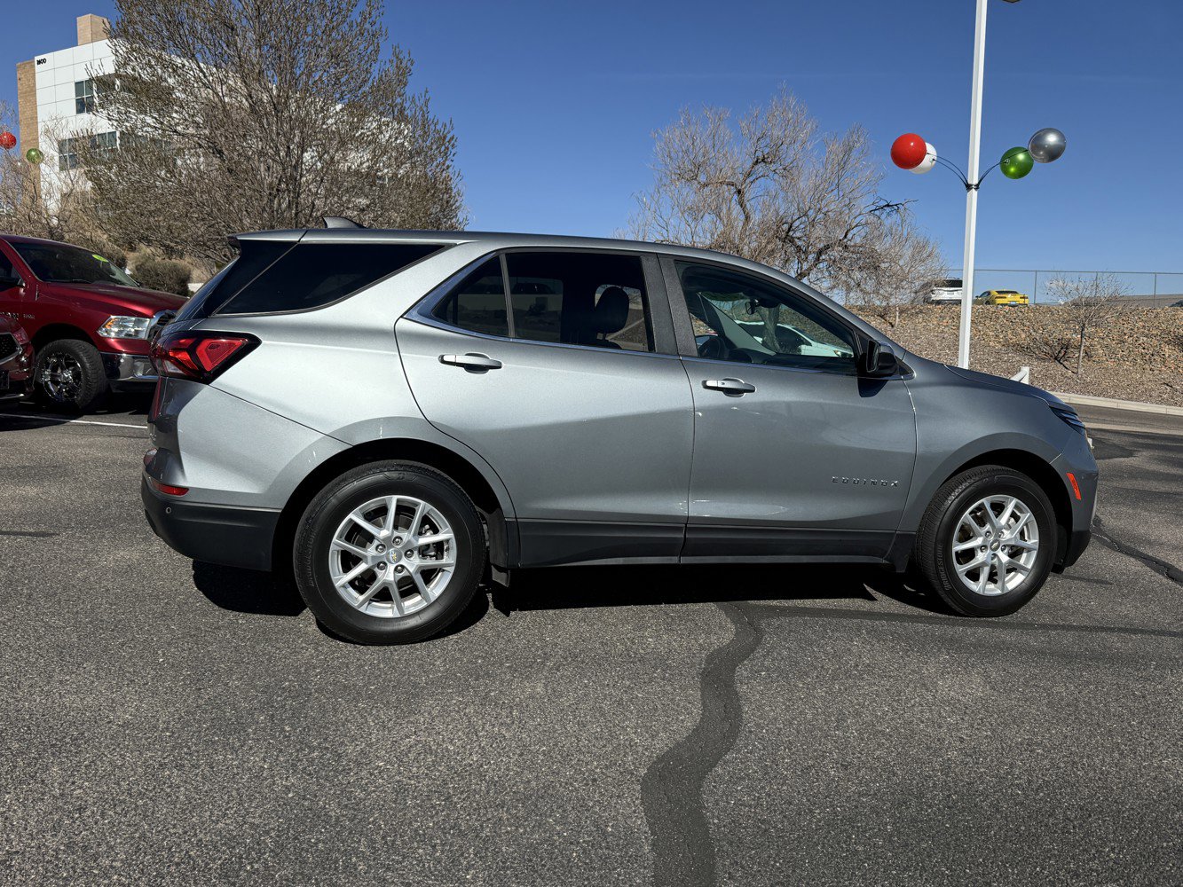 Used 2024 Chevrolet Equinox LT AWD/4WD image 4