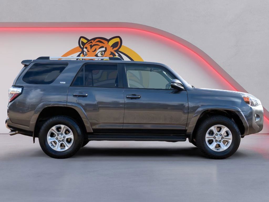 Used 2020 Toyota 4Runner SR5 Premium image 3