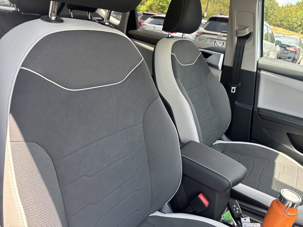 New 2025 Volkswagen Taos SE image 19