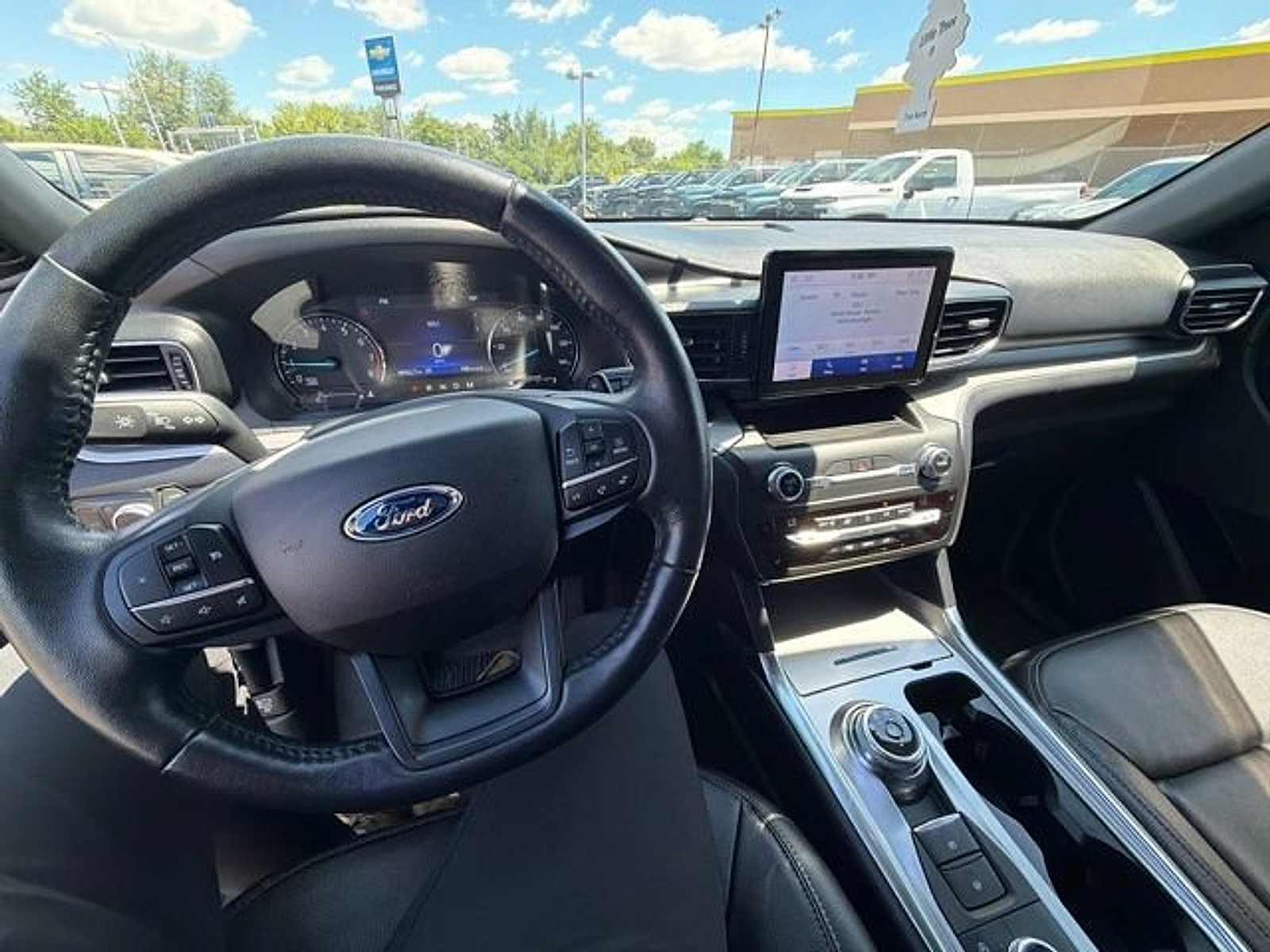Used 2020 Ford Explorer XLT w/ Equipment Group 202A AWD/4WD image 15