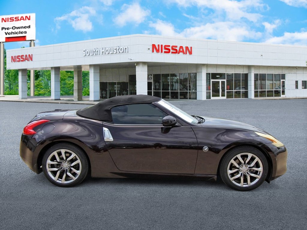 Used 2010 Nissan 370Z Touring image 5