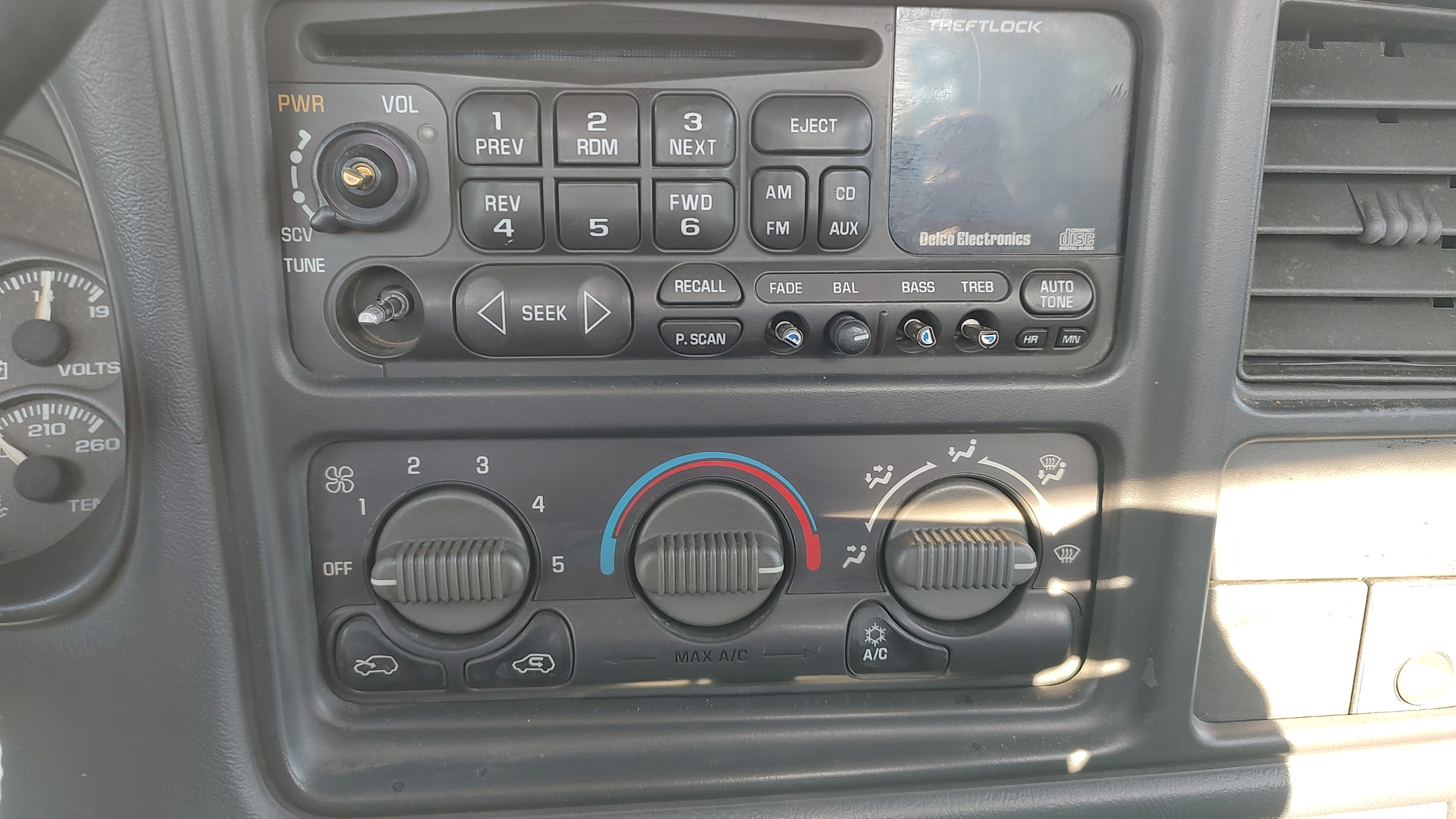 Used 2000 Chevrolet Silverado 1500 LS w/ Firm Ride Suspension Pkg AWD/4WD image 18