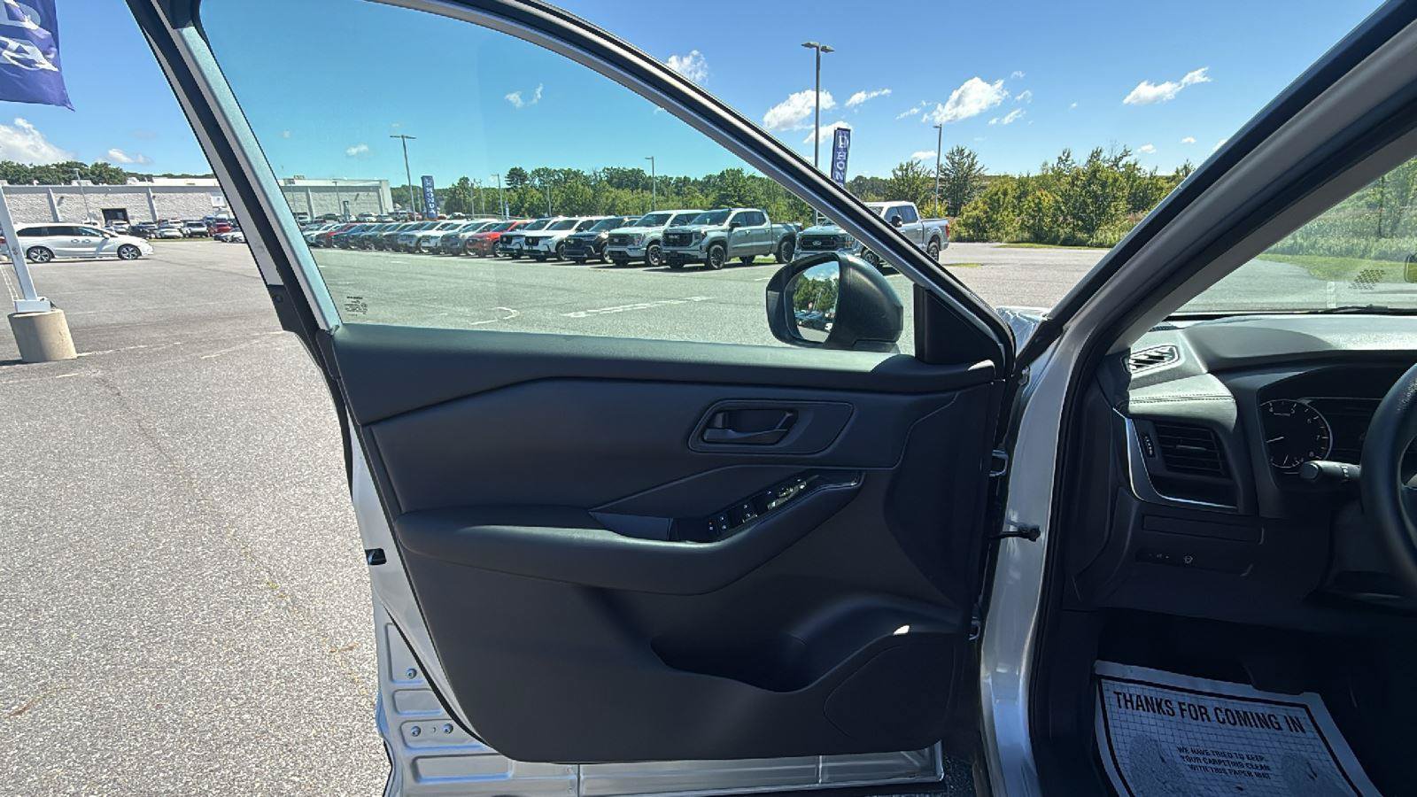 Used 2025 Nissan Rogue S AWD/4WD image 21