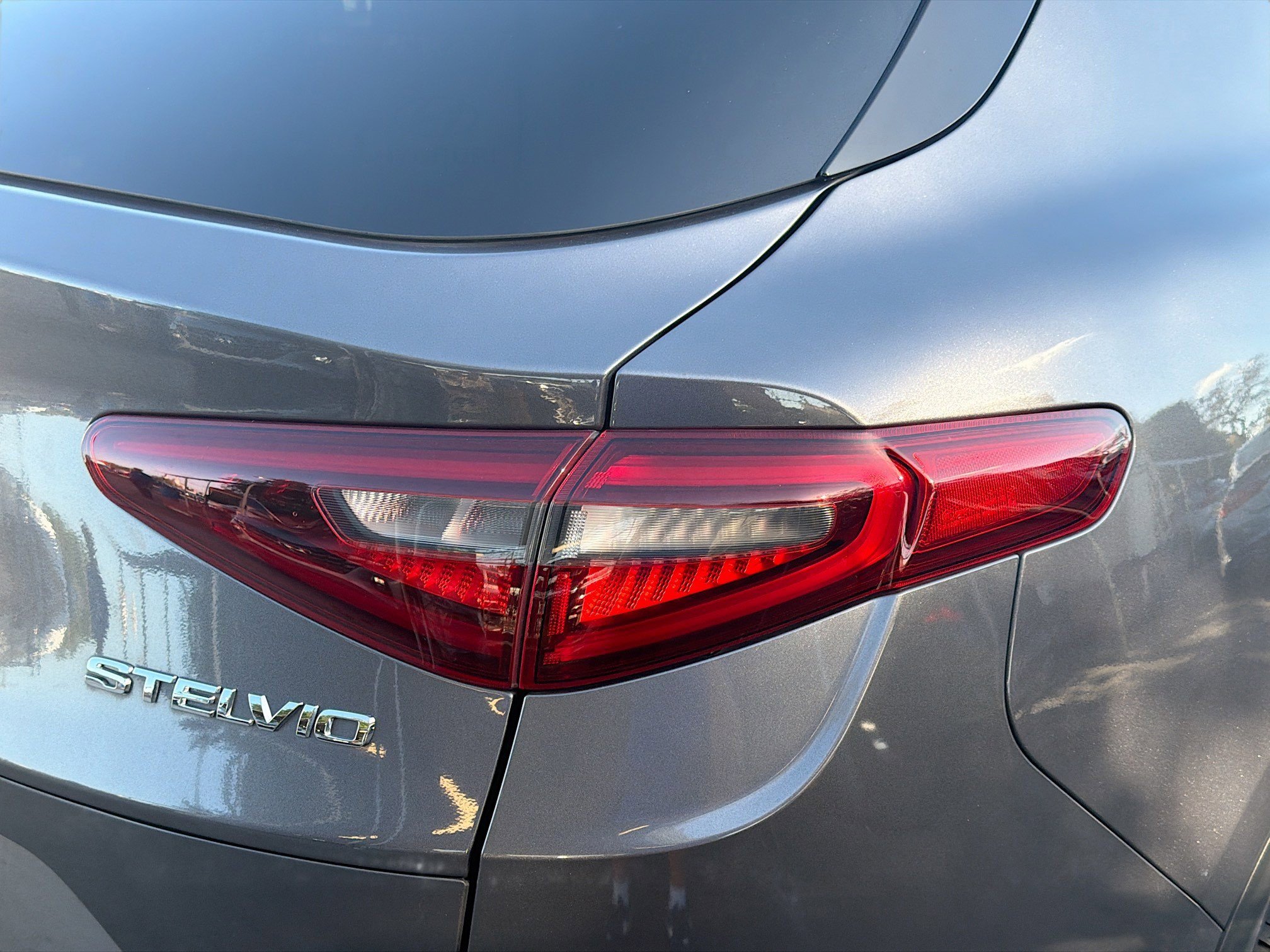 Used 2018 Alfa Romeo Stelvio Ti image 25