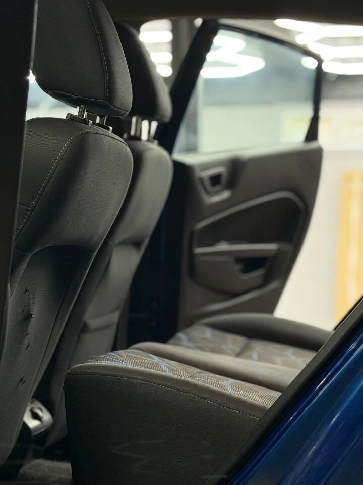 Used 2011 Ford Fiesta SE w/ 201A Rapid Spec Order Code image 12