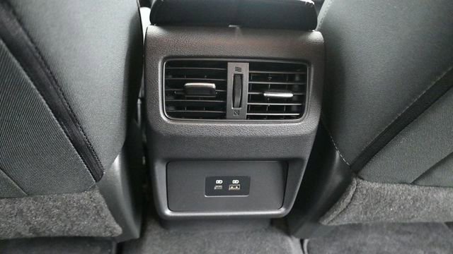Used 2021 Nissan Rogue SV AWD/4WD image 16