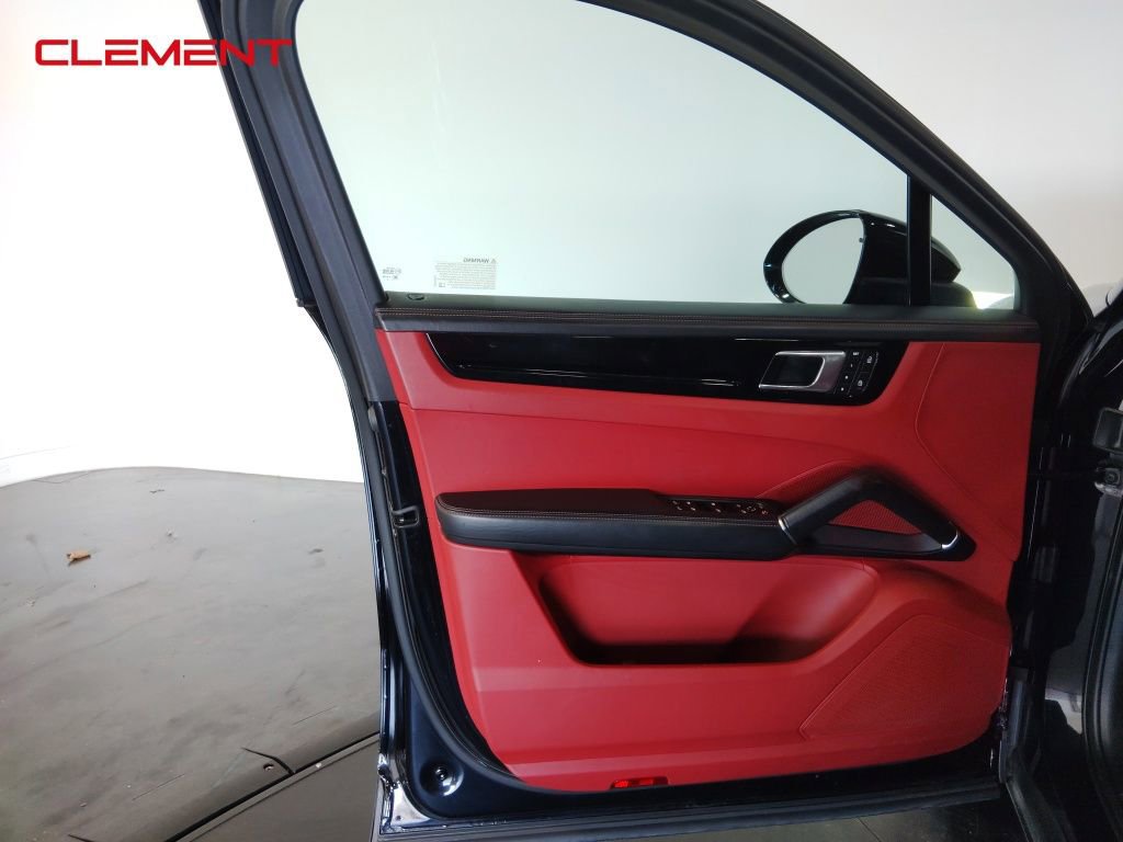 Used 2022 Porsche Cayenne S image 26