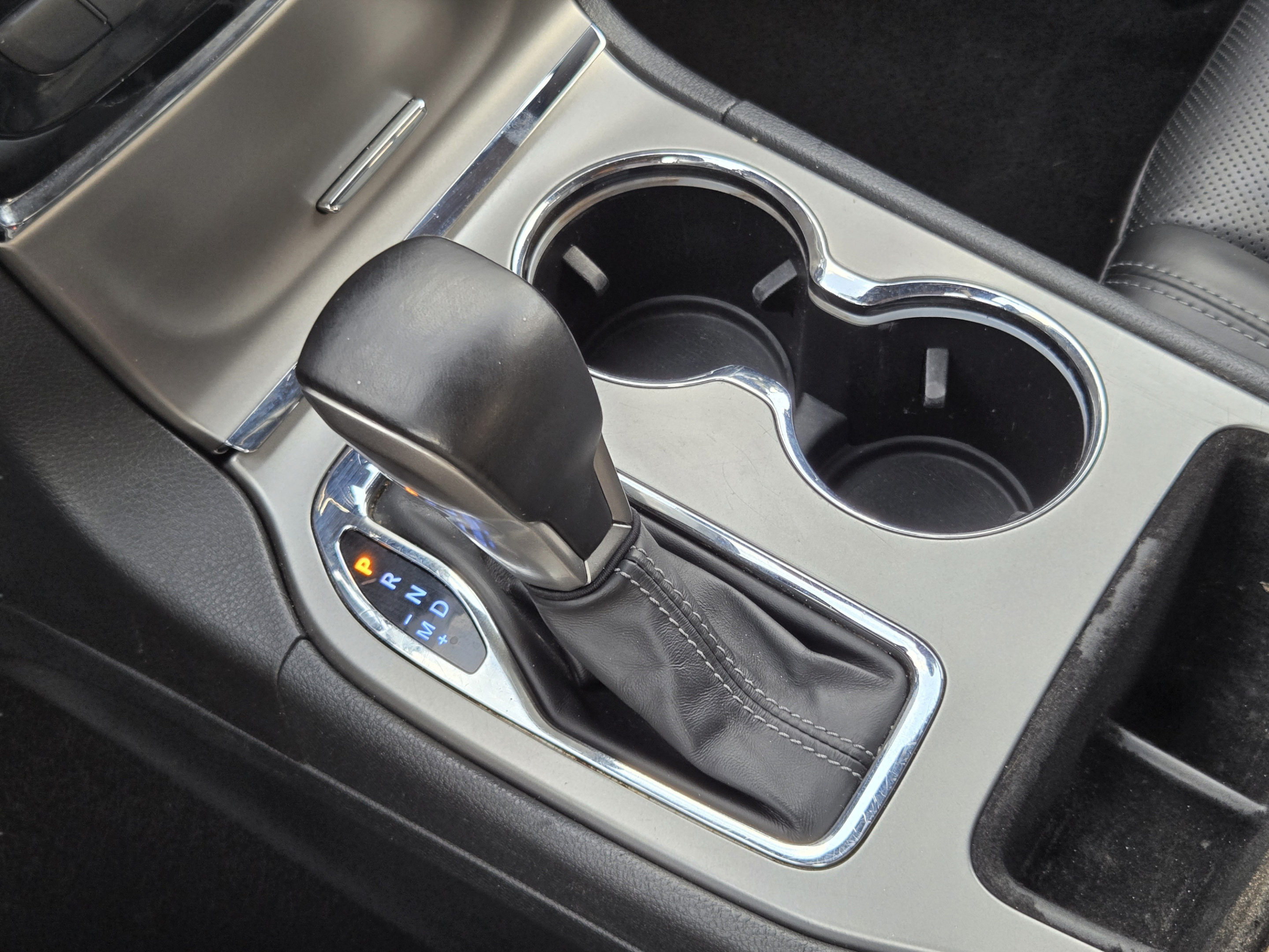 Used 2020 Jeep Grand Cherokee Overland RWD image 16