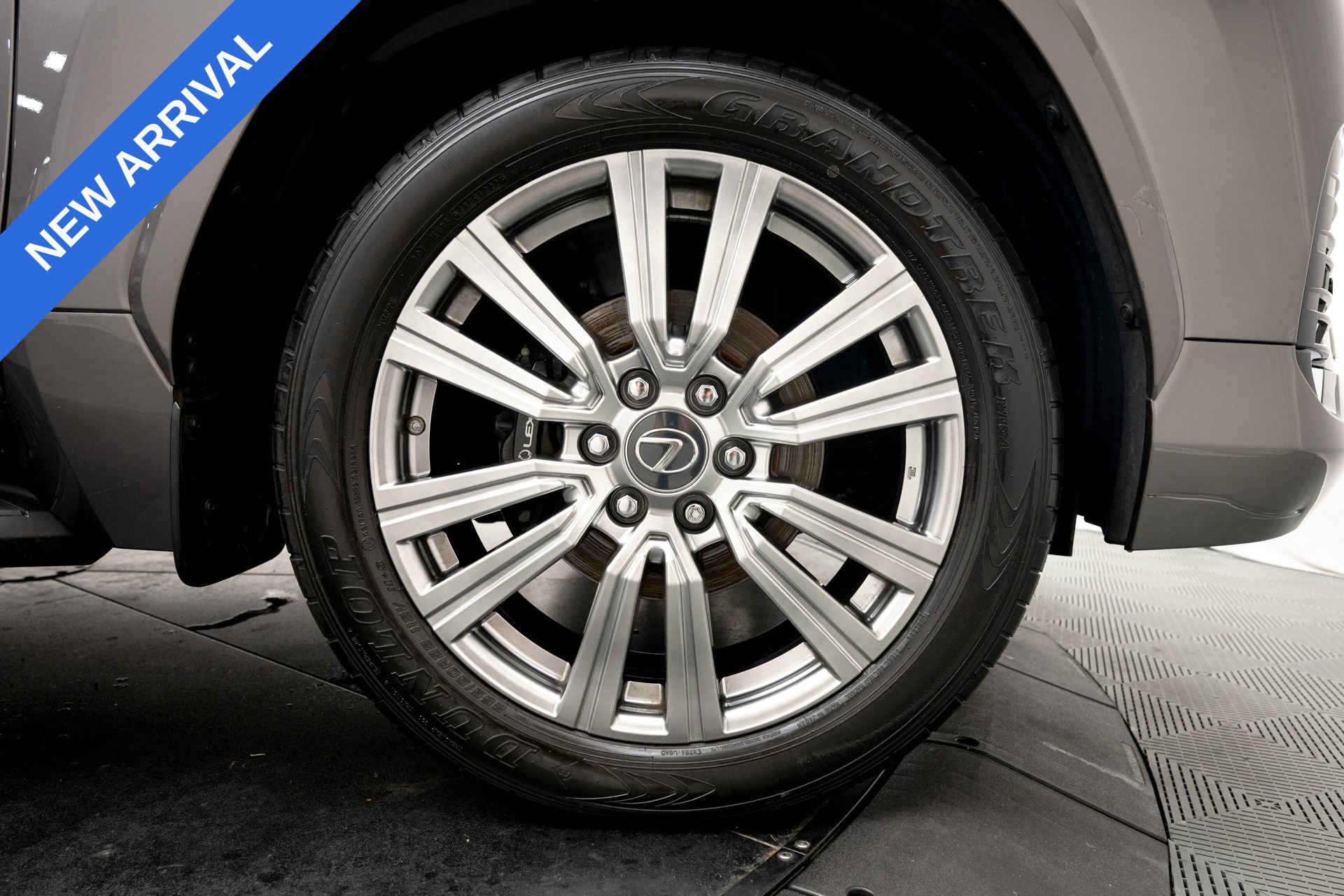 Used 2022 Lexus LX 600 4WD w/ Accessory Package (Z1) image 38