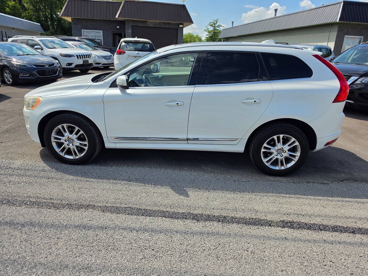 Used 2015 Volvo XC60 T5 AWD/4WD image 2