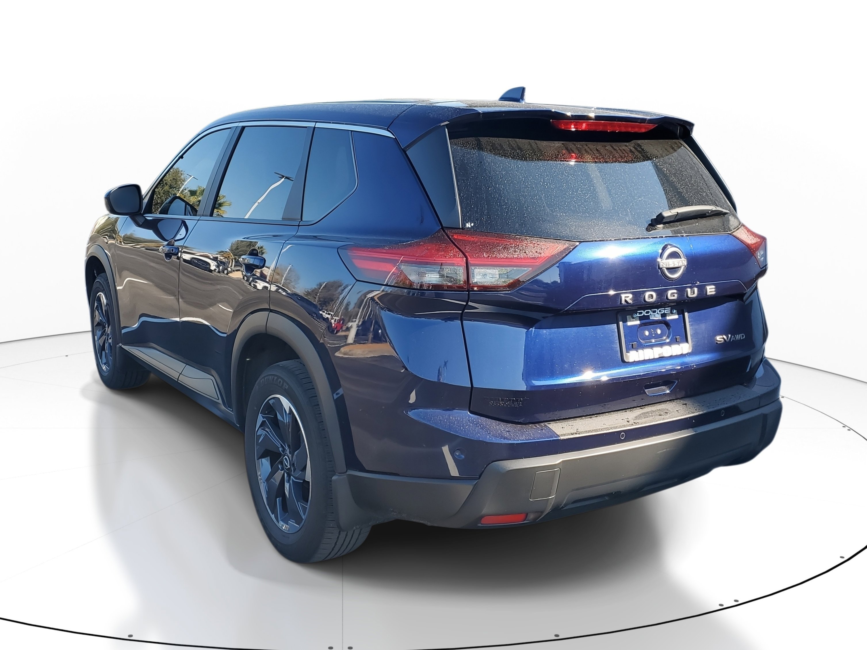 Used 2024 Nissan Rogue SV image 3