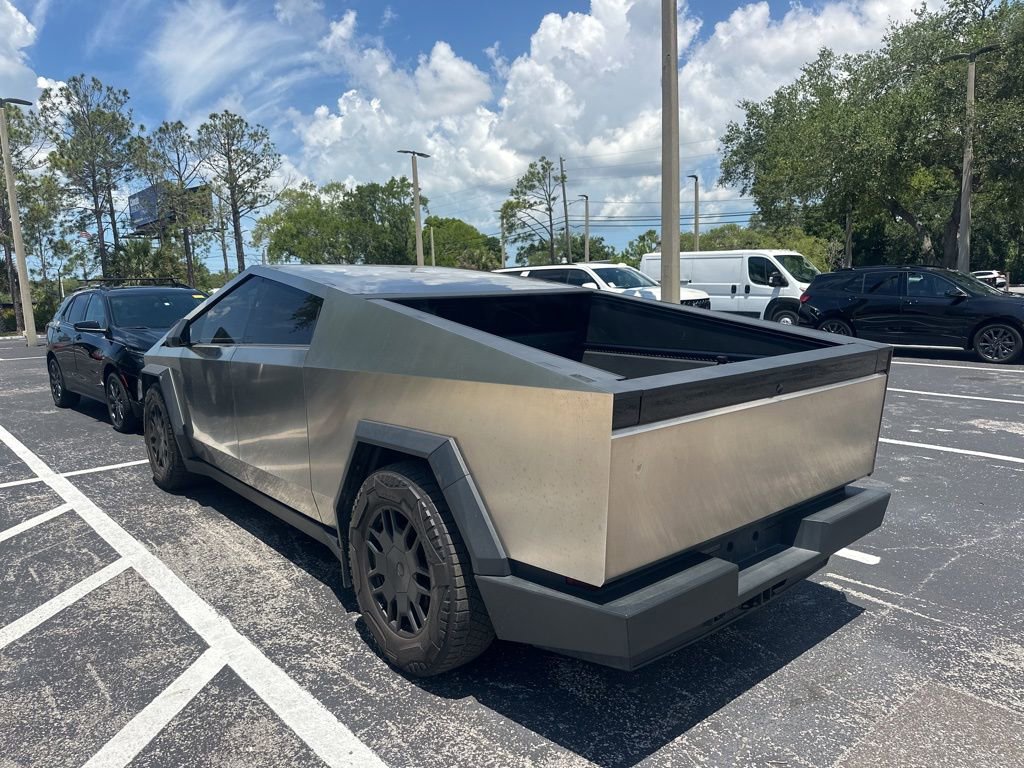 Used 2024 Tesla Cybertruck AWD Crew Cab image 4