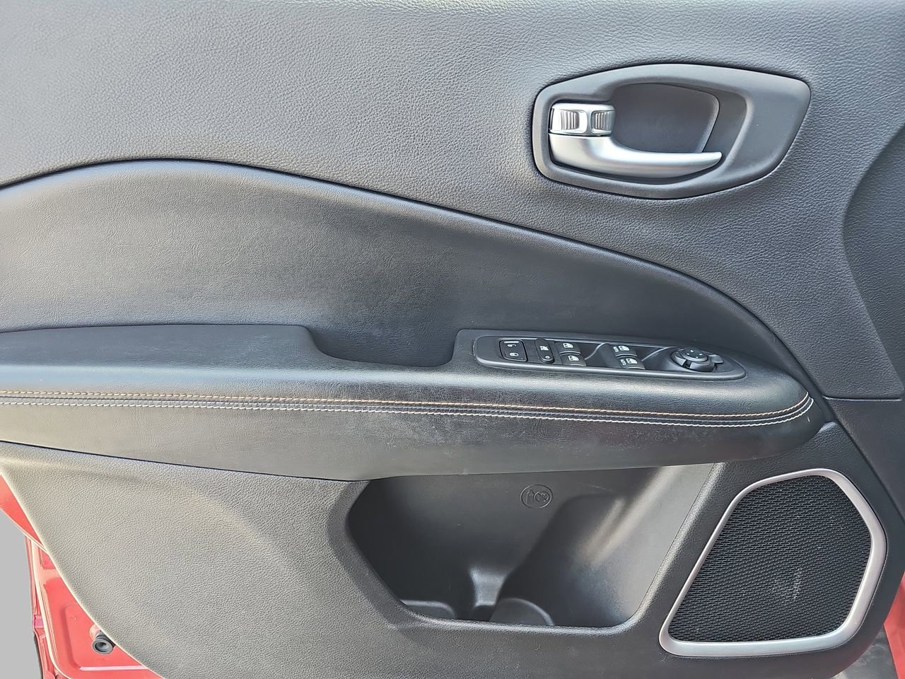 Used 2018 Jeep Compass Latitude w/ Popular Equipment Group image 31